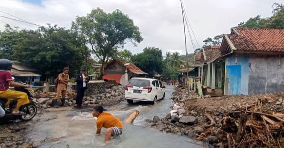 Hujan Jadi Ancaman: Kecemasan Warga Cibuntu Sukabumi