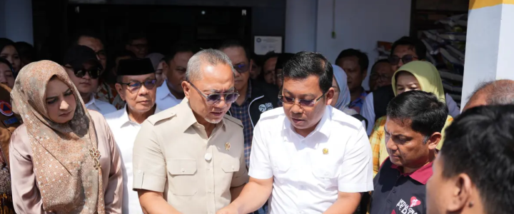 Zulhas Salurkan Bantuan Pangan untuk Warga Bencana Alam